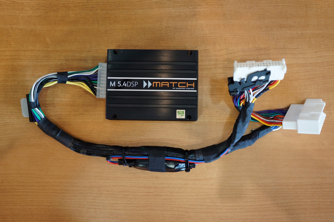 TOMオリジナル　クラウンスポーツ専用DSPアンプ